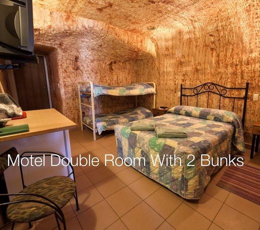 Radeka Downunder Underground Motel