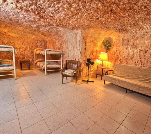 Radeka Downunder Underground Motel