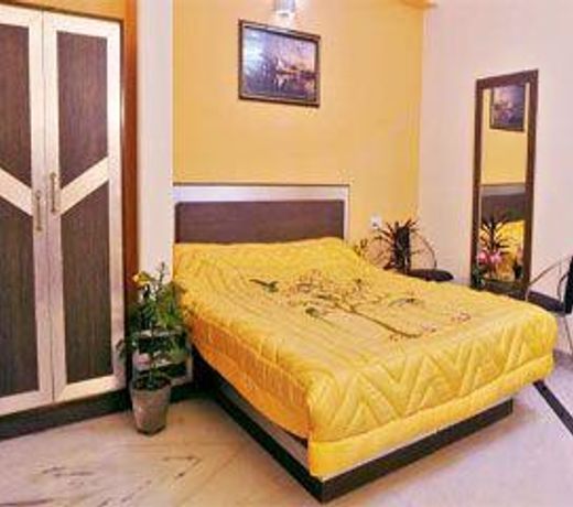 FabHotel Alpine Tajganj