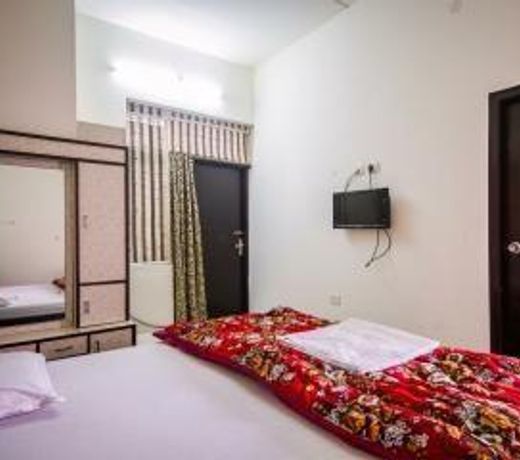 Sai Home Stay - Bed & Breakfast