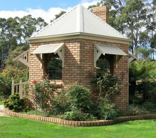 Mount Roland Country Lodge