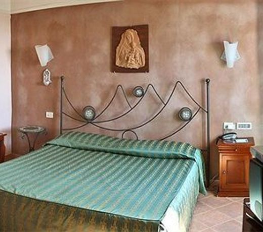 Emmaus Hotel