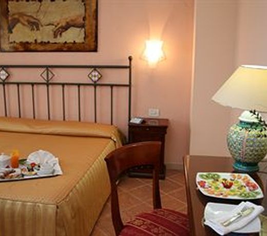 Emmaus Hotel