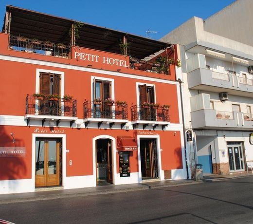 Petit Hotel