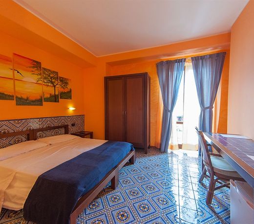 Petit Hotel