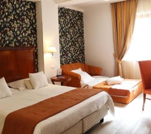 Andris Hotel