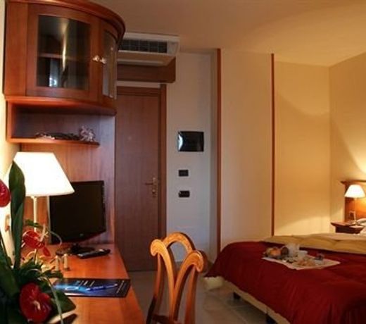 CLASS HOTEL NAPOLI