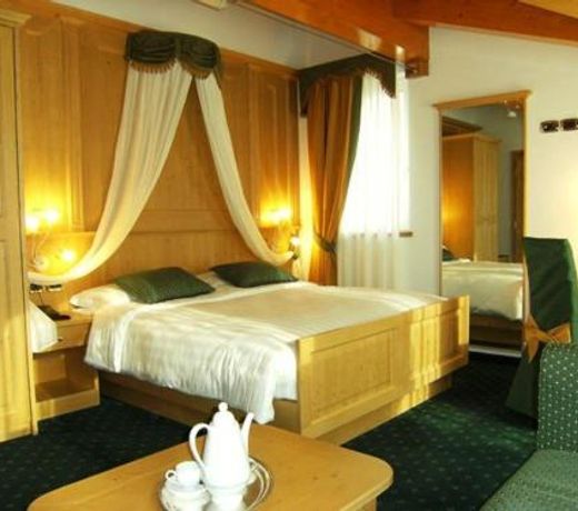 Gran Vacanze Hotel GarnÃ¬ Rooms & Apartments