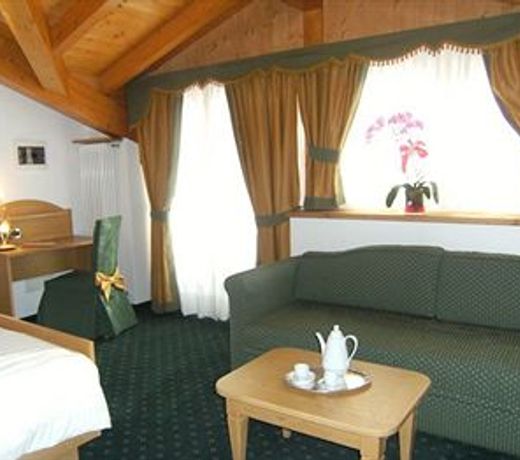 Gran Vacanze Hotel GarnÃ¬ Rooms & Apartments