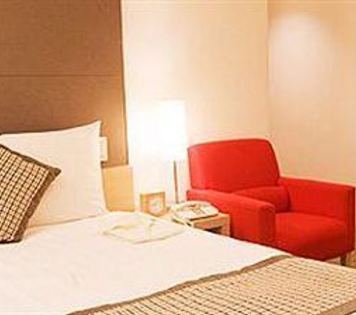 Hamilton Hotel Red