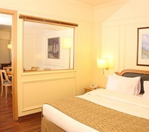 Le Commodore Hotel