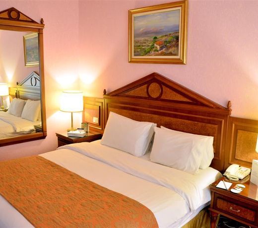 Serenada Golden Palace - Boutique Hotel