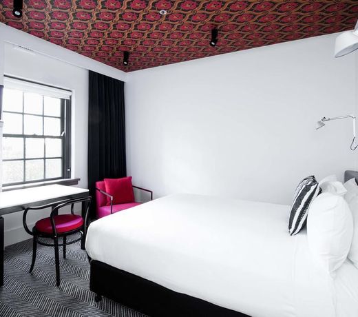 Peppers Gallery Hotel