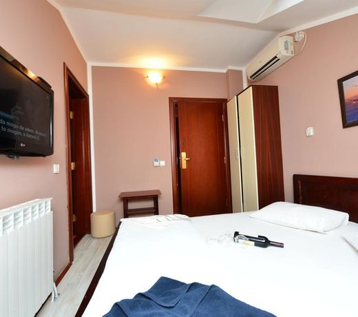 Apartments & Accommodation Stojic