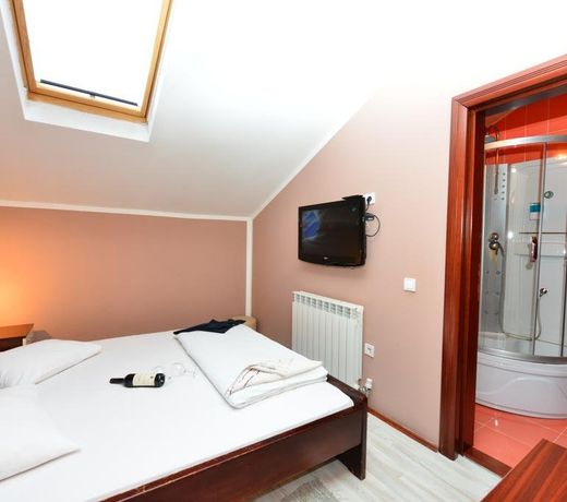 Apartments & Accommodation Stojic