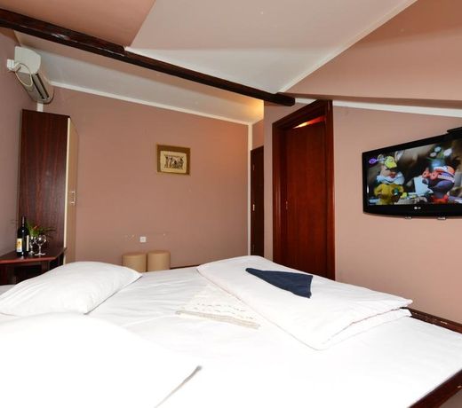 Apartments & Accommodation Stojic