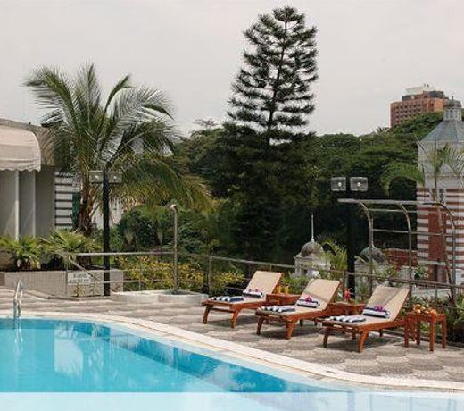 Peninsula Excelsior Hotel