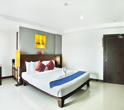 OYO 241 Ratana Hotel Sakdidet