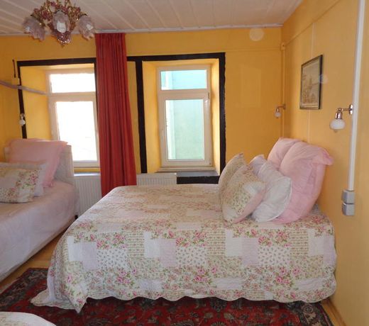 Lale Pension