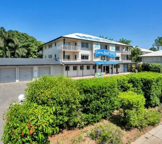 Cairns Reef Apartments & Motel