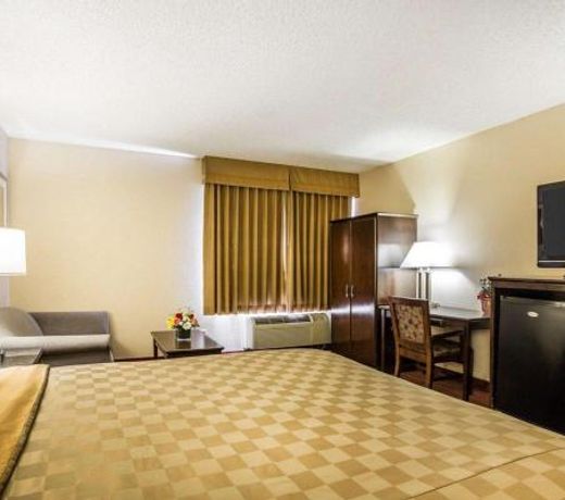 Rodeway Inn and Suites Bakersfield