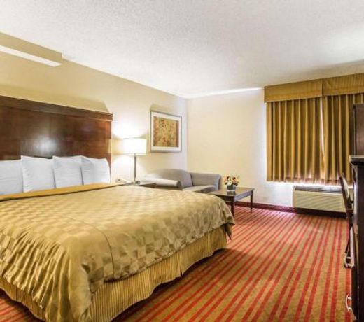 Rodeway Inn and Suites Bakersfield