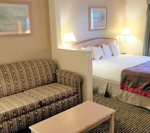 Ramada by Wyndham Bakersfield