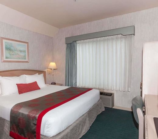 Ramada by Wyndham Bakersfield