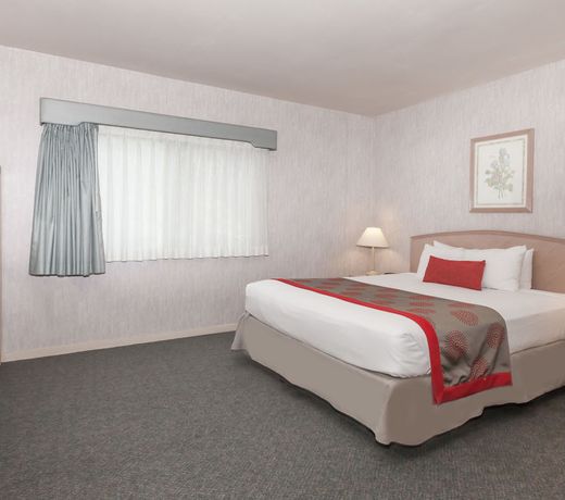 Ramada by Wyndham Bakersfield