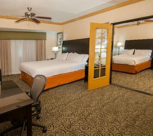 Holiday Inn Express Hotel & Suites Bakersfield Central