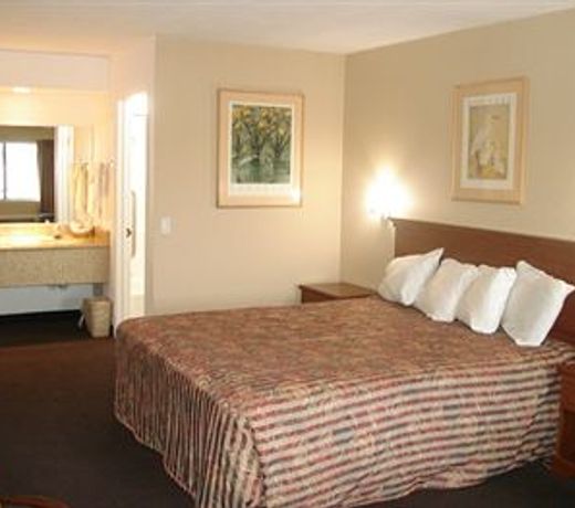 Bakersfield Inn & Suites