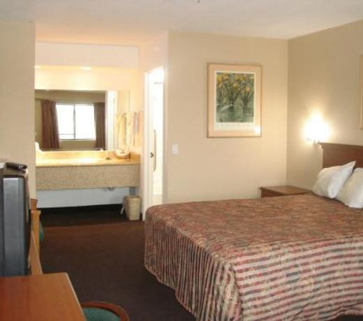 Bakersfield Inn & Suites