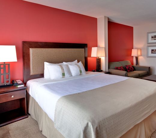 Holiday Inn Hotel & Suites Bakersfield, an IHG Hotel