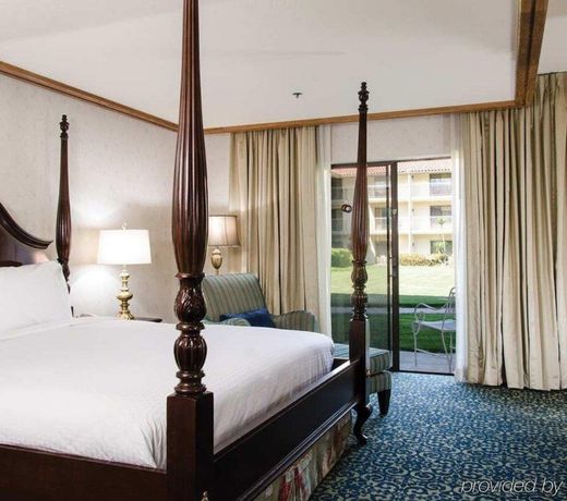DoubleTree by Hilton Bakersfield