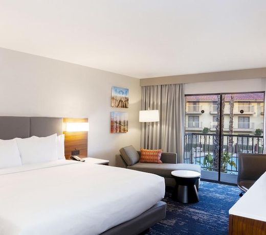DoubleTree by Hilton Bakersfield