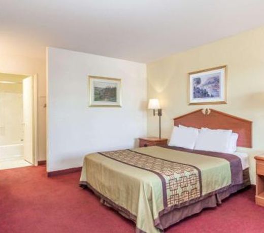 Super 8 by Wyndham Bakersfield/Central