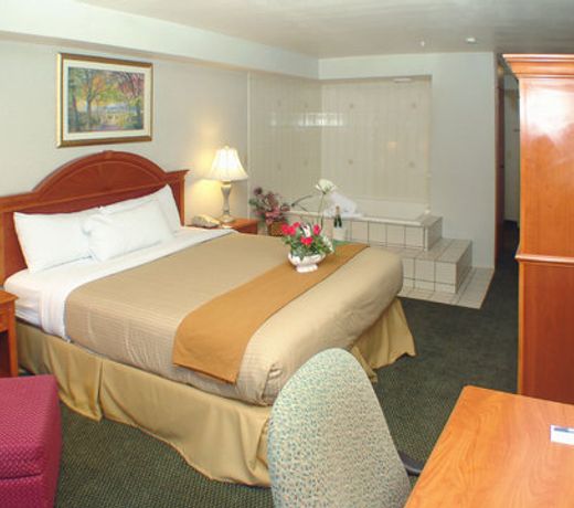 Holiday Inn Express Bakersfield, an IHG Hotel
