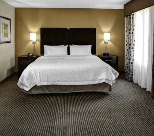 Hampton Inn and Suites Bakersfield / Highway 58