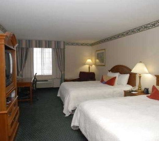 Hampton Inn and Suites Bakersfield / Highway 58