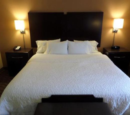 Hampton Inn and Suites Bakersfield / Highway 58