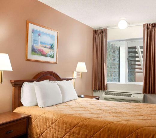 Travelodge by Wyndham Bakersfield