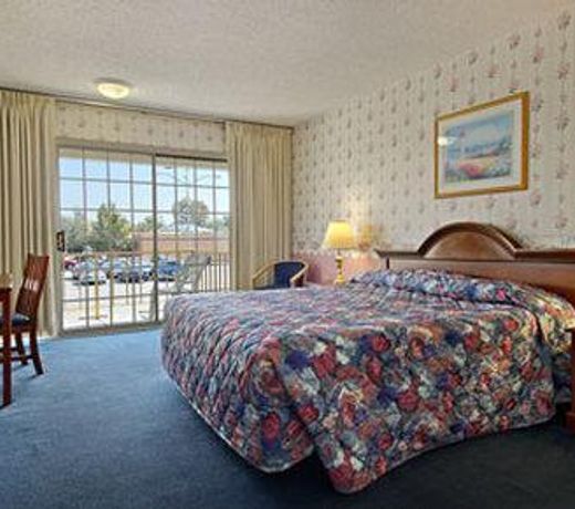 Travelodge by Wyndham Bakersfield