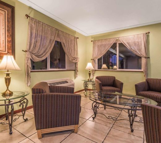 Super 8 by Wyndham Sacramento