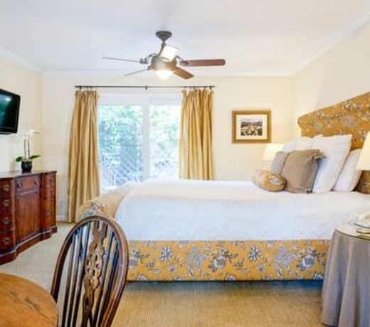 Harbor House Inn