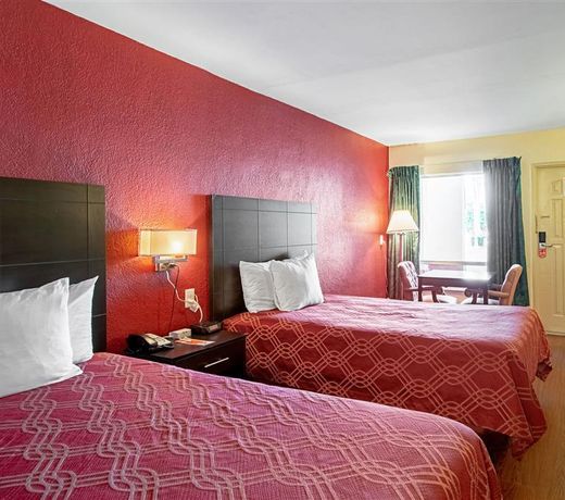 Econo Lodge Inn & Suites
