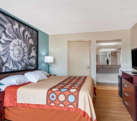 Super 8 by Wyndham Clearwater/US Hwy 19 N