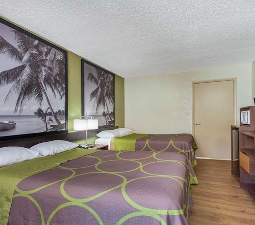 Super 8 by Wyndham Clearwater/US Hwy 19 N