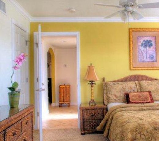 Barefoot Beach Resort