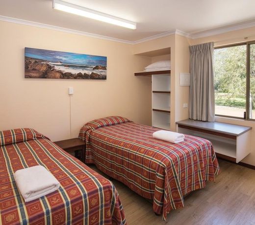 Siesta Park Holiday Resort ABSOLUTE BEACHFRONT RESORT