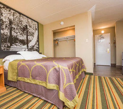 Super 8 by Wyndham Frederick